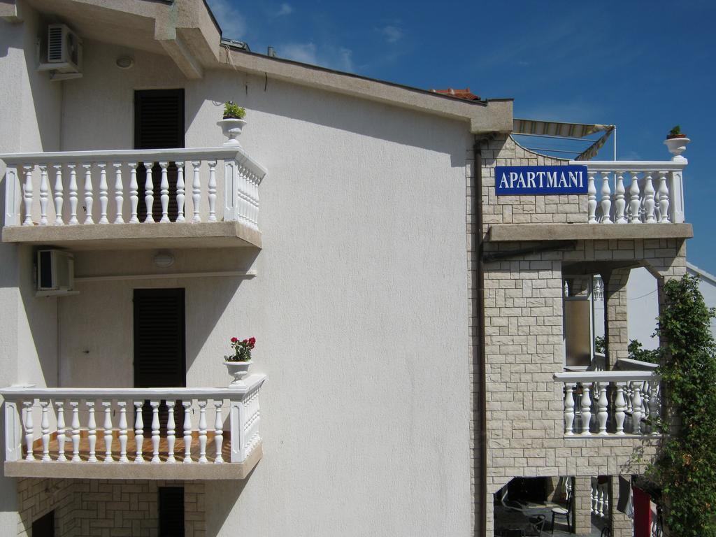 Apartments Nestor Tribalj エクステリア 写真